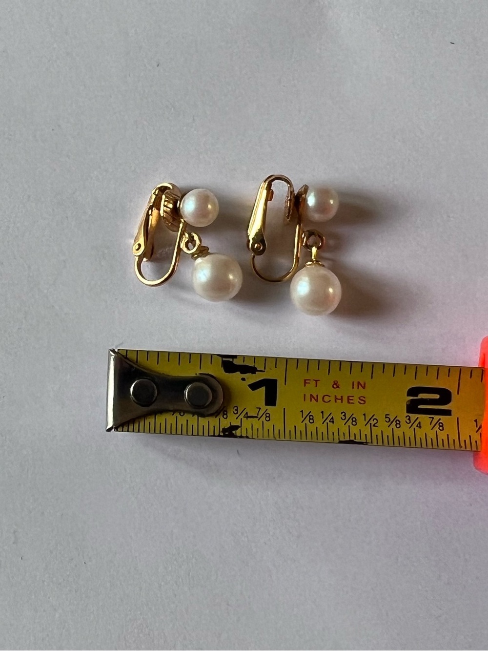VIntage, small dangle pearl gold clip earrings